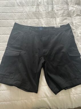 Men's Black Cargo Shorts with Utility Pockets